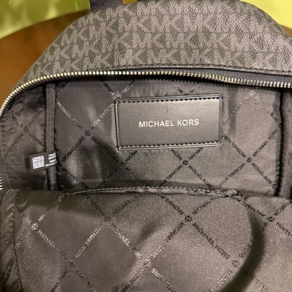 MICHAEL KORS Cooper Logo Sling Pack - Picture 2 of 4